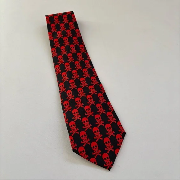 Red and Black Skull Pattern Tie goth Halloween used good condition 💀 - Picture 2 of 12